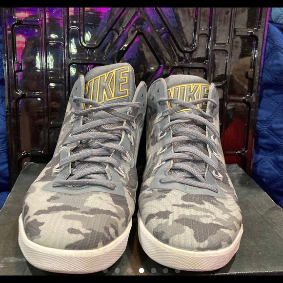 Nike - Picture 2 of 6